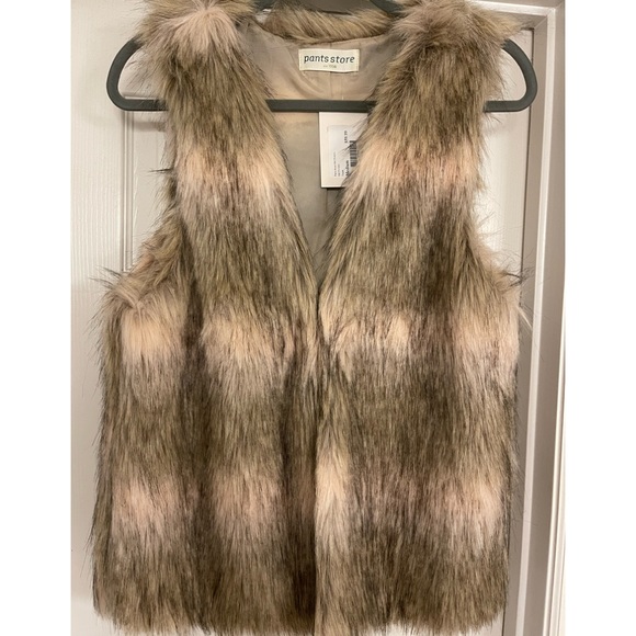 *NEW* Faux Fur Vest - Picture 1 of 5